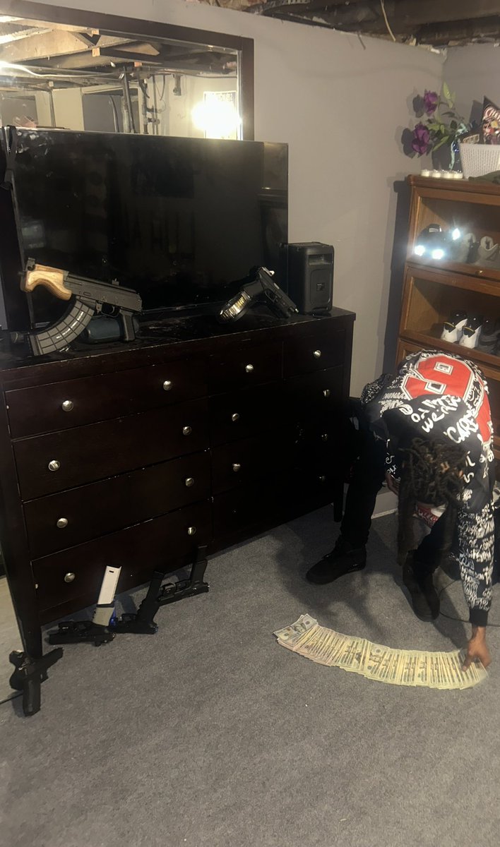 idkyou422's tweet image. dropin the 50 pack on shtt #Iran #stl #estl #314 #618 #fyp #trending #dboy #cheapass @314 @618 #chi #LongLiveHusein