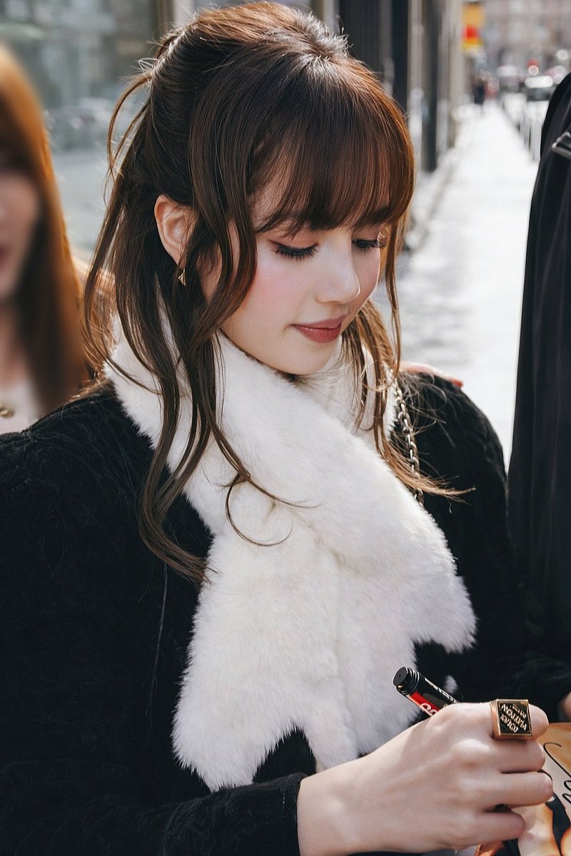 คือชอบรูปนี้ คลาสซี่มาก
ความสวยแพงใดๆ

ที่ต้องโพสต์เก็บไว้บนหน้าTL ตัวเอง

LISA LOUIS VUITTON FW26
#LVFW26xLISA
#LISAxLouisVuitton