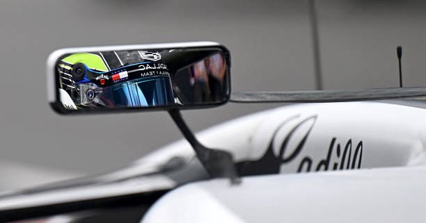 Update Checo tweet media
