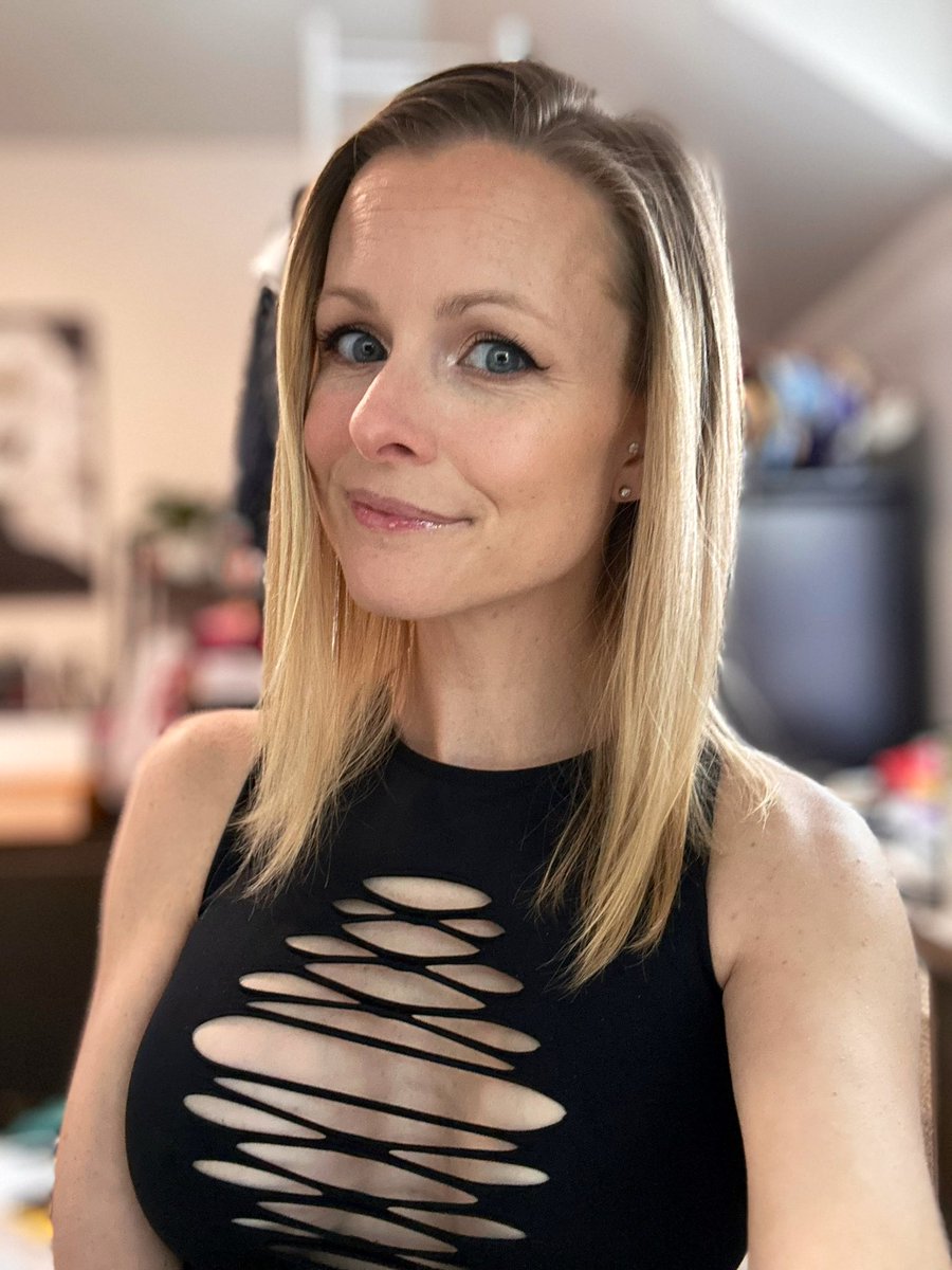 Lily Devyne tweet media