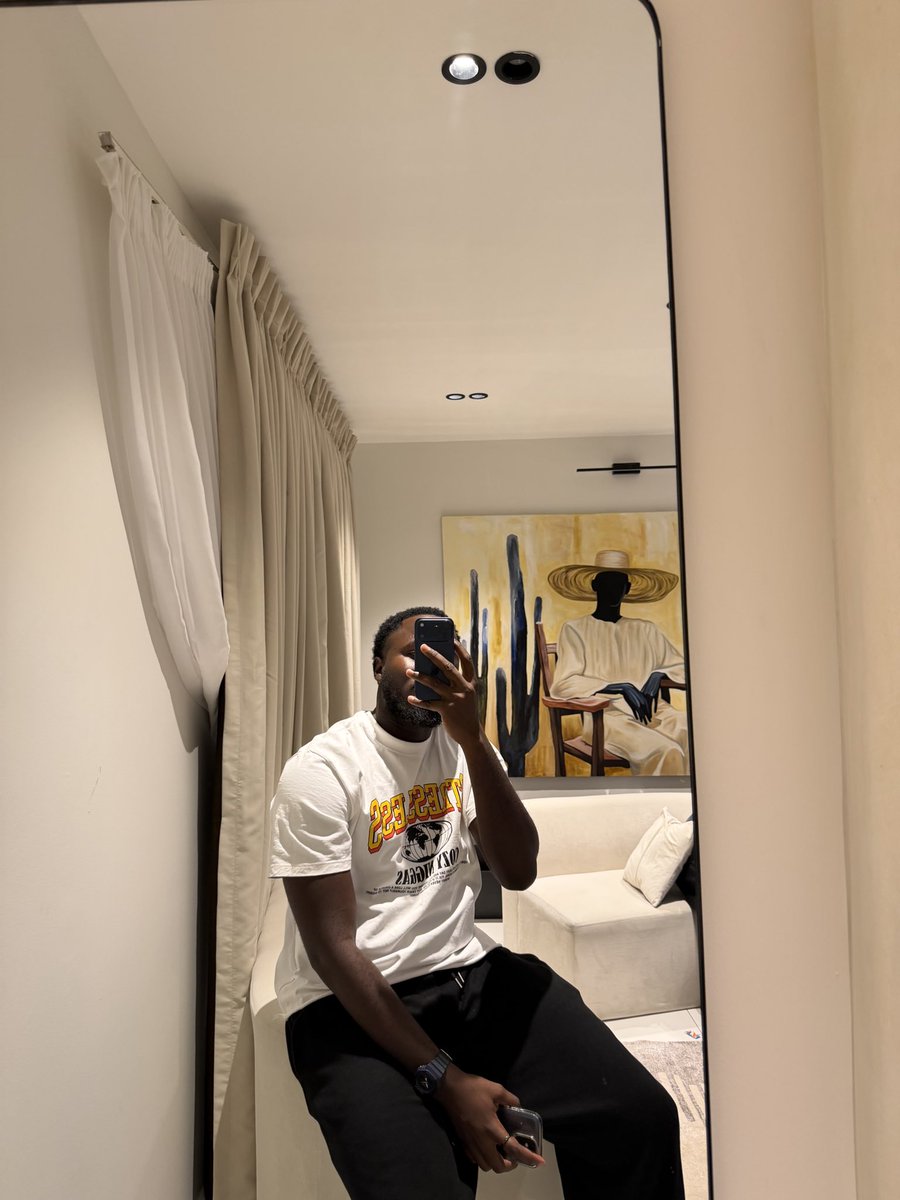 jesseflvcko's tweet photo. cozy stressless tee https://t.co/HeciatqE55 https://t.co/ysvkXKA7JJ