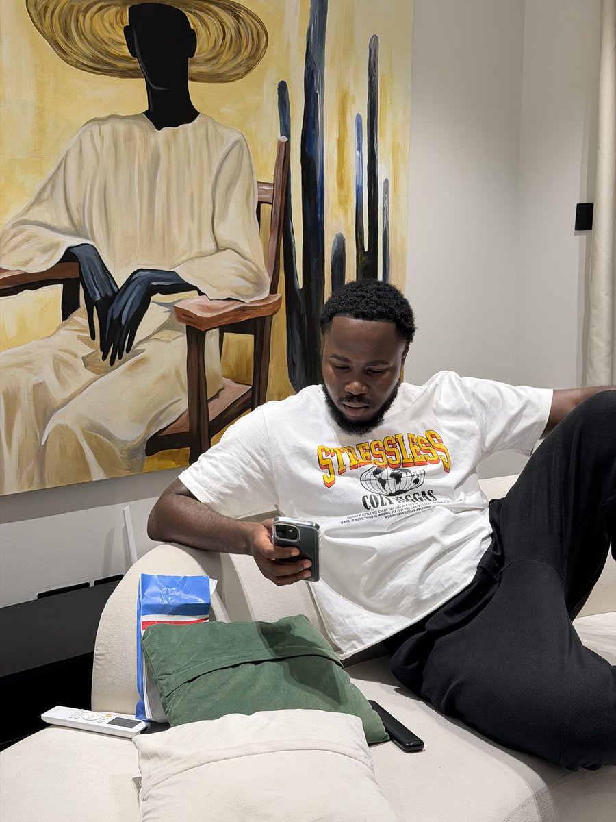 jesseflvcko's tweet photo. cozy stressless tee https://t.co/HeciatqE55 https://t.co/ysvkXKA7JJ