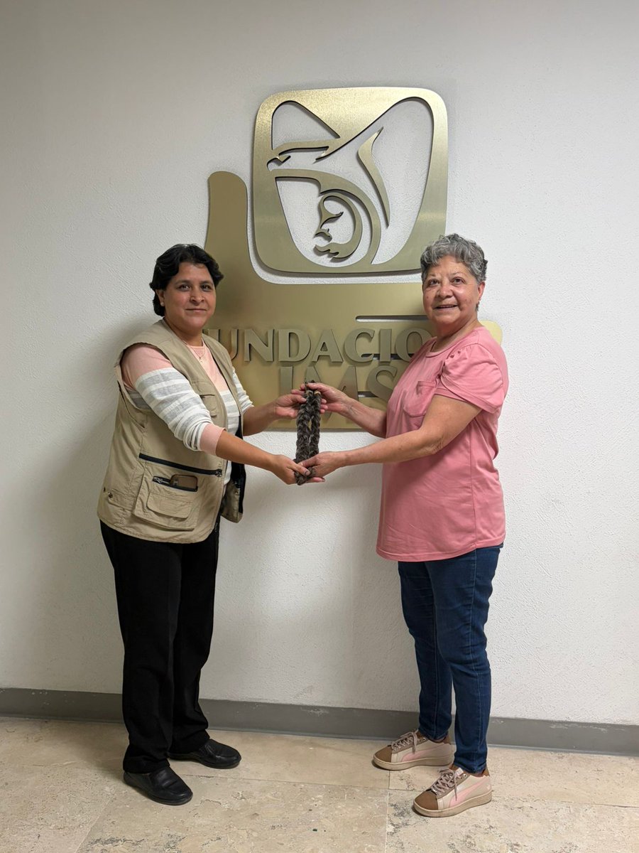 FundacionIMSS's tweet photo. Ayer recibimos con mucho entusiasmo la visita de Maria Juana, quien nos trajo dos trenzas para la elaboración de pelucas destinadas a pacientes en tratamiento oncológico.
Si tú también quieres donar para esta causa , envíanos un correo a cabello@fundacionimss.org.mx
#FIMSS https://t.co/5IZb5r7r6S