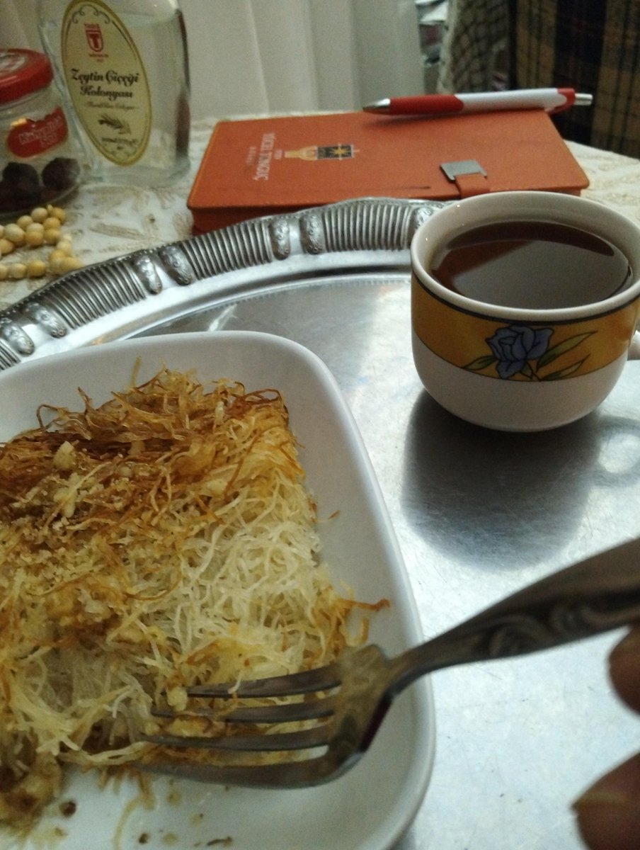 Bir bardak çay 
ve
Kadayıf keyfi
#iftar sonrası ilaç gibi...