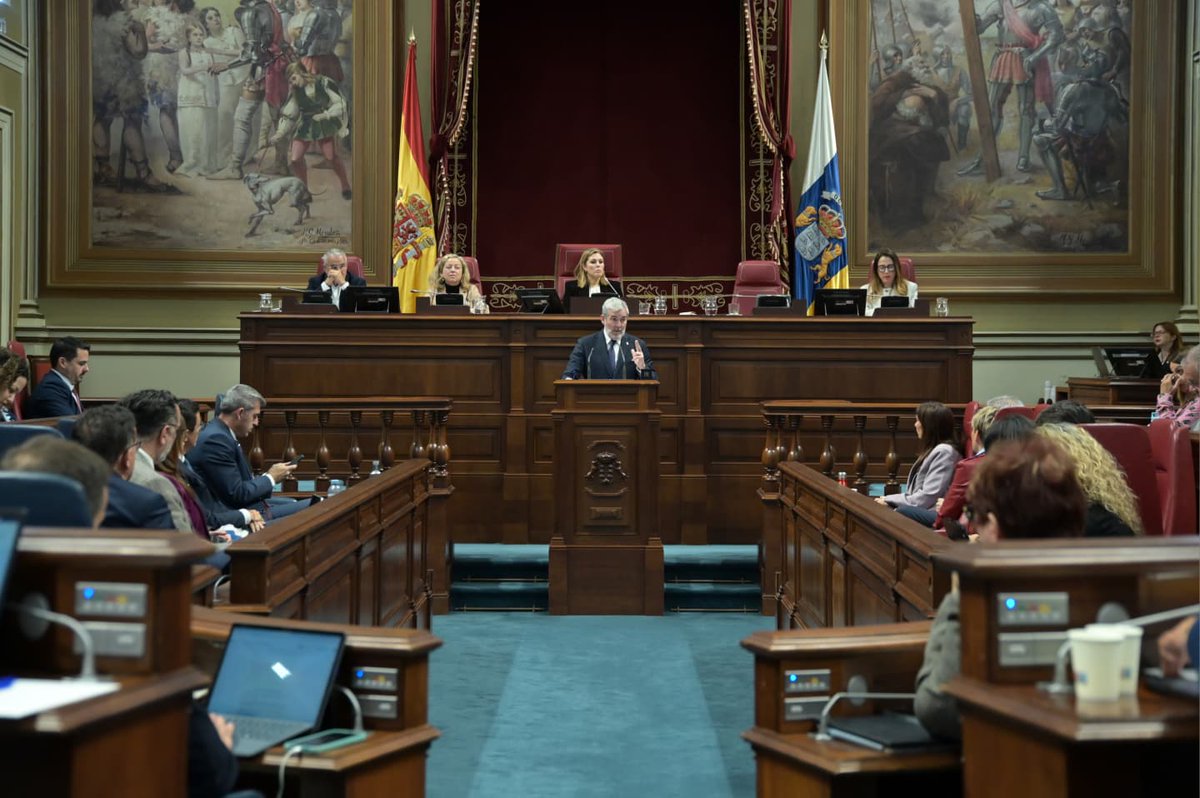 FClavijoBatlle's tweet photo. Canarias ha sido responsable con sus cuentas y solidaria con el resto de territorios autonómicos.

Pero el concepto de la justicia social planteado por el Estado es que el exceso y las deudas de Cataluña los paguen los canarios.
#DENCanarias26 https://t.co/45SNyClv5p