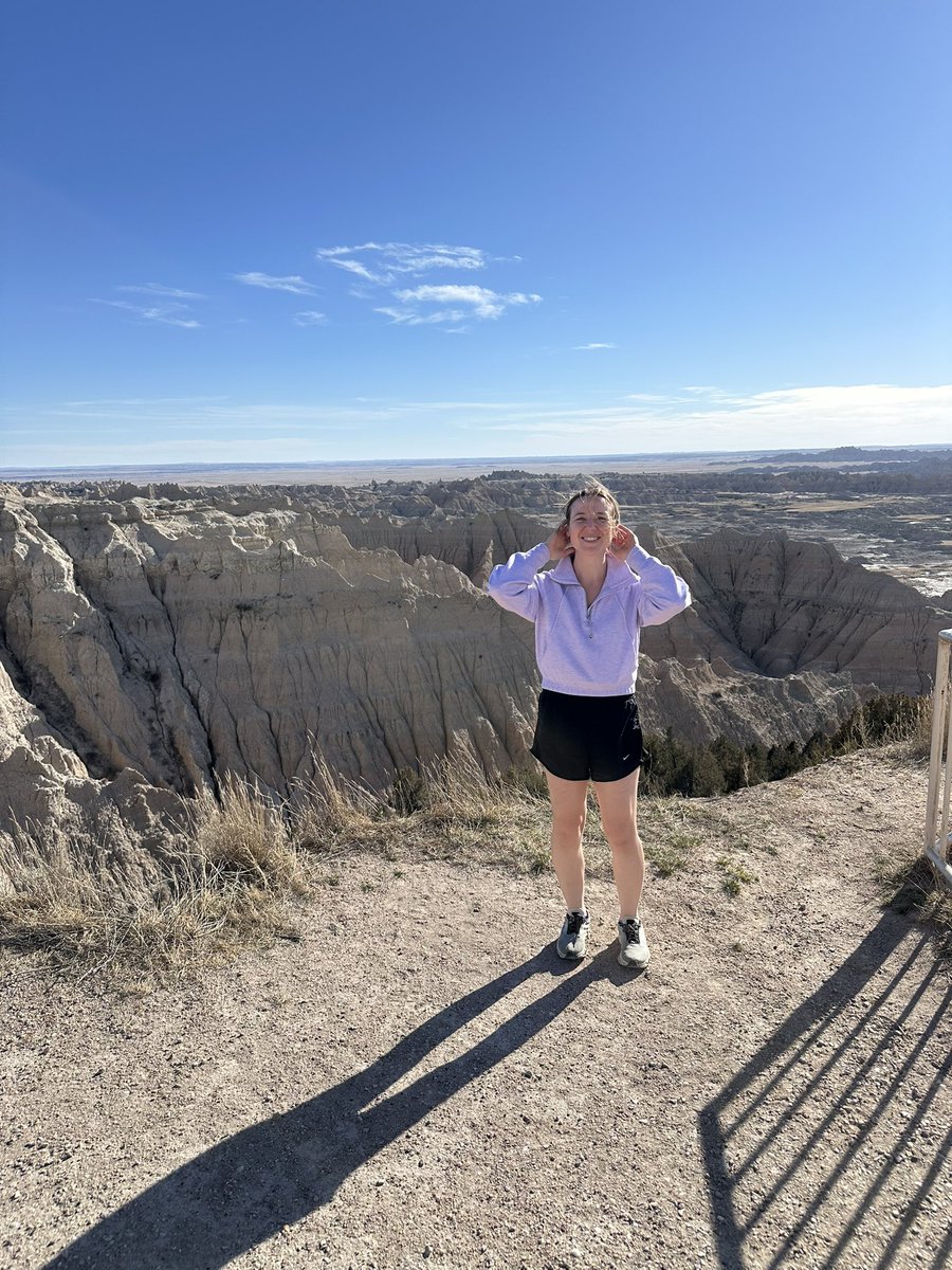 MATimoshchuk's tweet photo. Badlands National Park in South Dakota~ 🏞️❤️😻 #badlands https://t.co/3xKwM06Khn