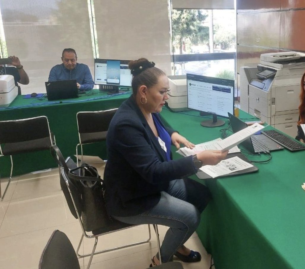 alfredolez's tweet photo. #DeÚltima... Lista la terna de aspirantes a la Auditoría Superior de la Federación (@ASF). David Colmenares habría quedado fuera...  Llegan a la final: Aureliano Hernández, Elizabeth Barba y Luis Miguel Martínez… https://t.co/e3f7lZCQaI