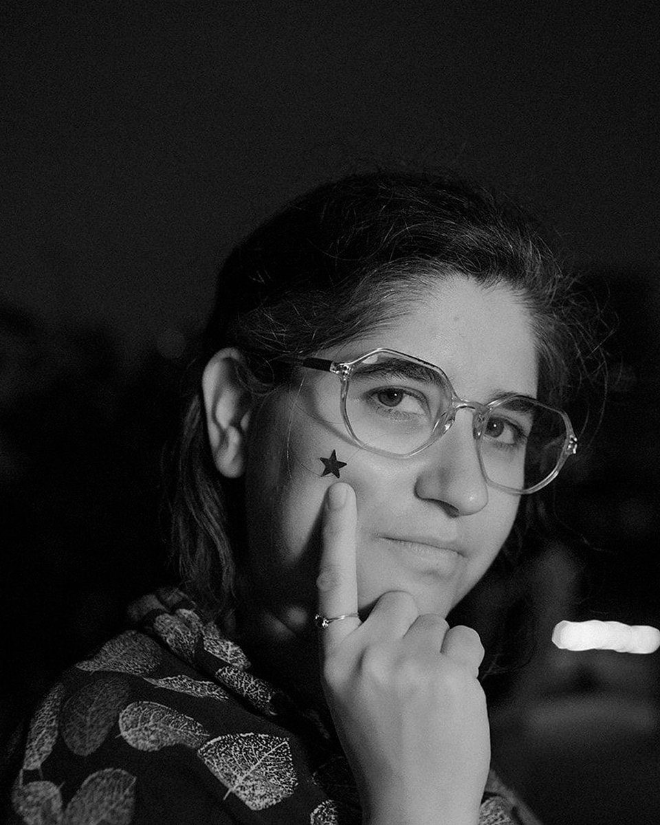 Este próximo jueves 12 de marzo de 2026, a las 7:00 pm, Laiza Onofre estará presentando su proyecto "Lectoescritura", en la Sala de la Estampa, del Museo Metropolitano de Monterrey; proyecto expositivo gestionado por Transliterado.

¡Te esperamos!
Fotografía x Rosalinda Olivares.