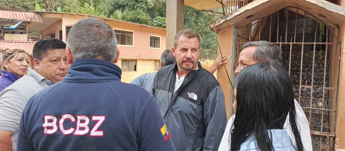 GoberElOro's tweet photo. 📌 Respuesta inmediata del Gobierno Nacional ante emergencia en Salvias. 🚨🇪🇨

El gdor. Francisco Minuche, se trasladó de inmediato a la parroquia Salvias, cantón Zaruma, para coordinar atención a familias afectadas por el desbordamiento del río.

@DanielNoboaOk
#ElNuevoEcuador https://t.co/z34WX9BGCX