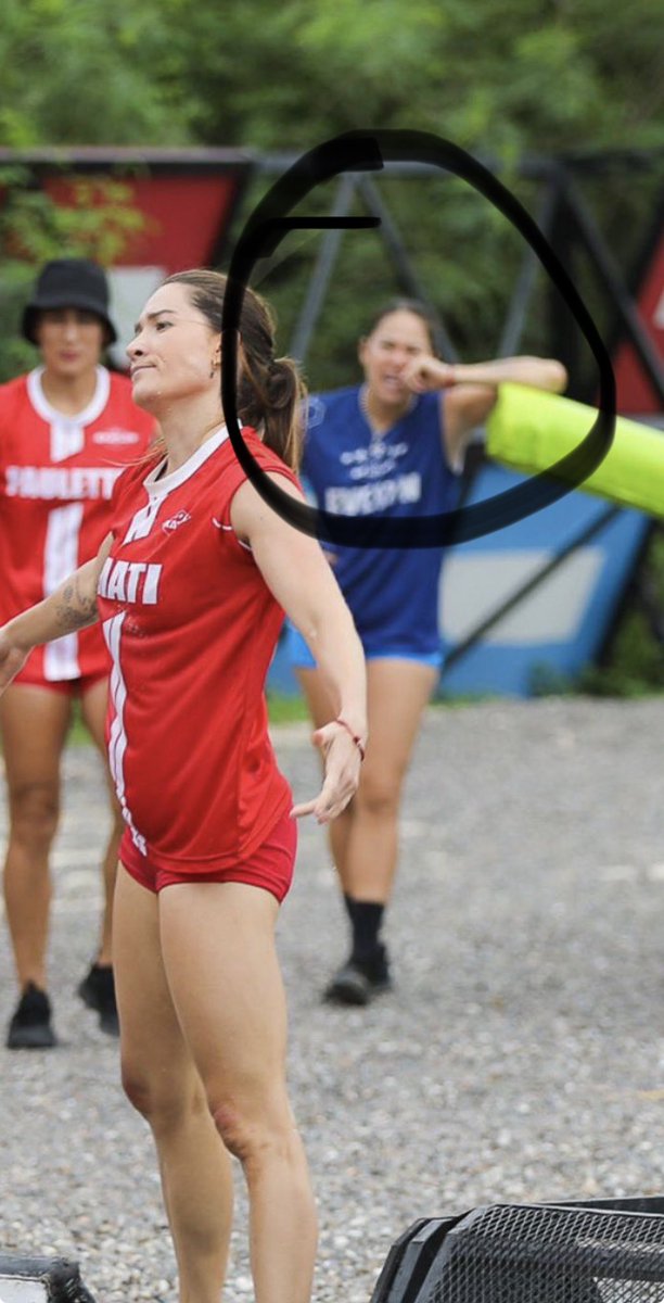 “Por más que hago para DESCONCENTRARTE no lo logro, sigues arrastrándome a mí y a todas mis amix nadaqueverientas,pinche vieja sabrosa te odioooooo, Que haré? 
Con quien me meto ahora?”
#ExatlónMéxico 
#GanaLaVilla