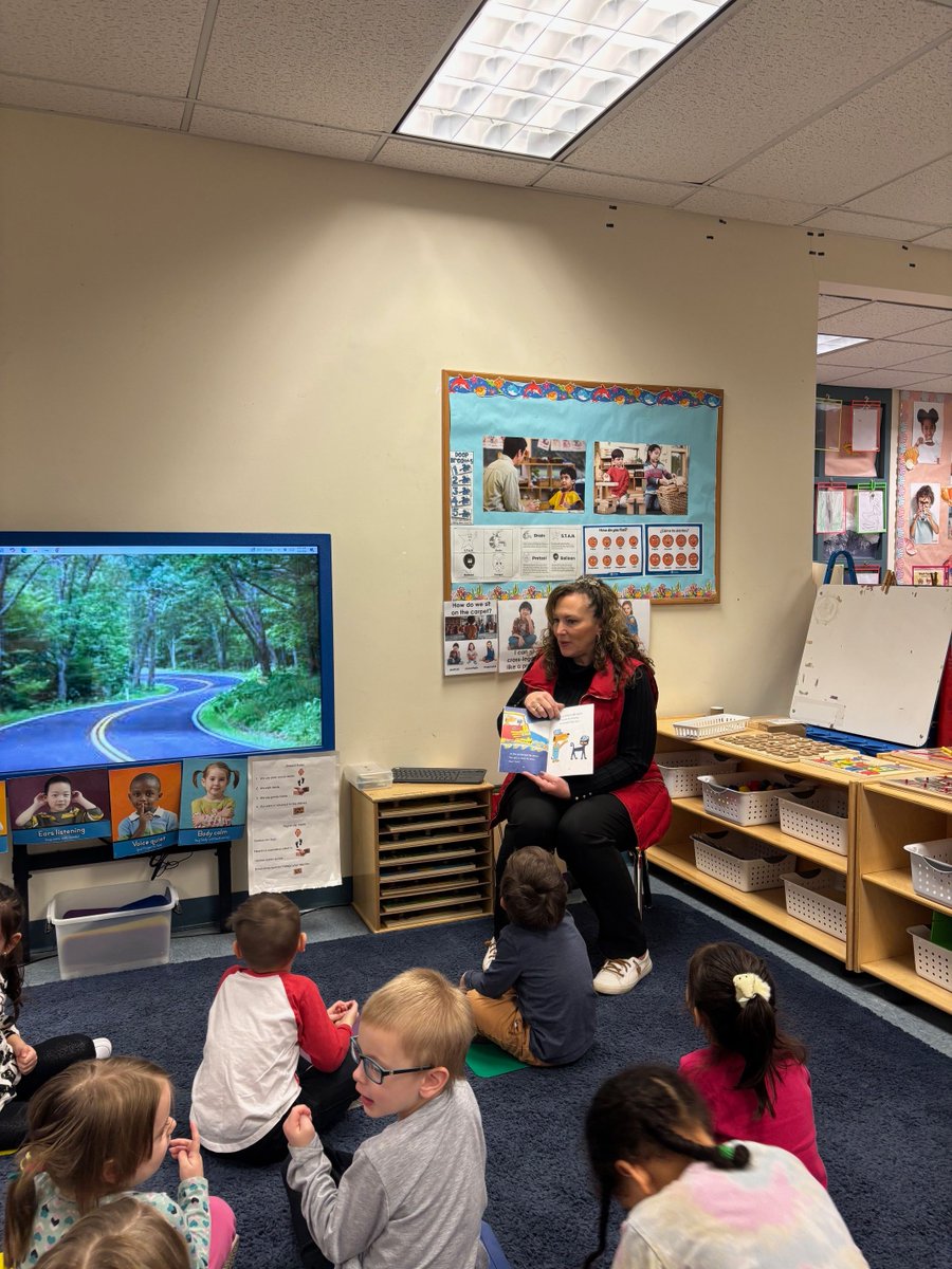 Thank you, Representative Ann Flood, for joining us at Plainfield Elementary School to celebrate Read Across America!

#ReadAcrossAmerica #ThankYou #EarlyLearning #CommunityPartners #LoveOfReading