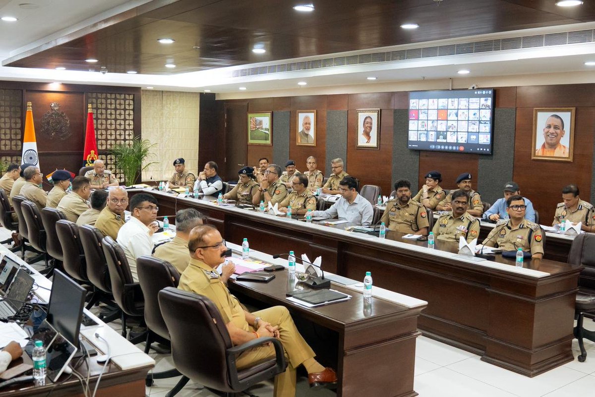 UP POLICE tweet media