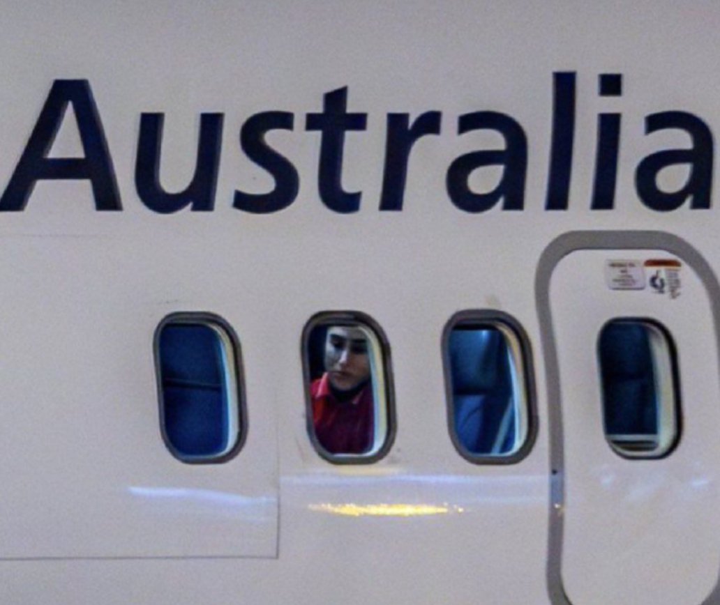 Nous venons donc d'assister à la mise à mort de jeunes footballeuses iraniennes, renvoyées chez elles pour la plupart. 

Elles risquent la peine de mort. 
La communauté internationale laisse mourir le peuple iranien.