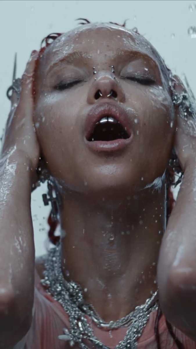 ✩ cₕᵣᵢₛₜᵢₐₙ ∗. tweet media