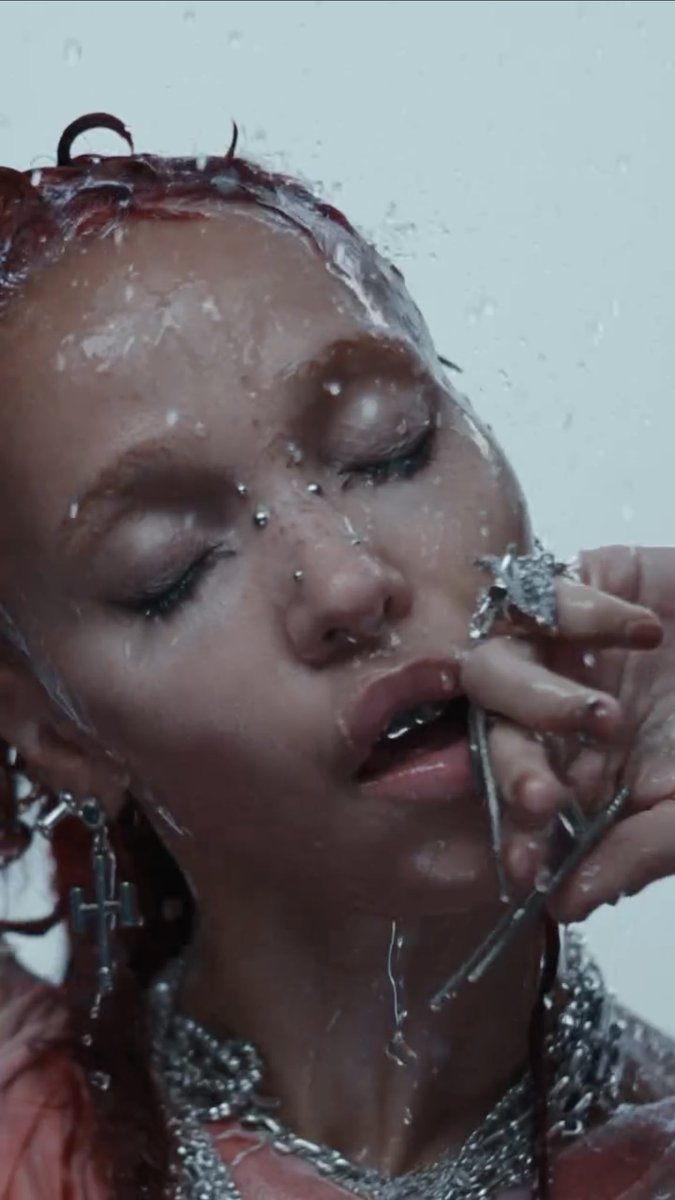 ✩ cₕᵣᵢₛₜᵢₐₙ ∗. tweet media