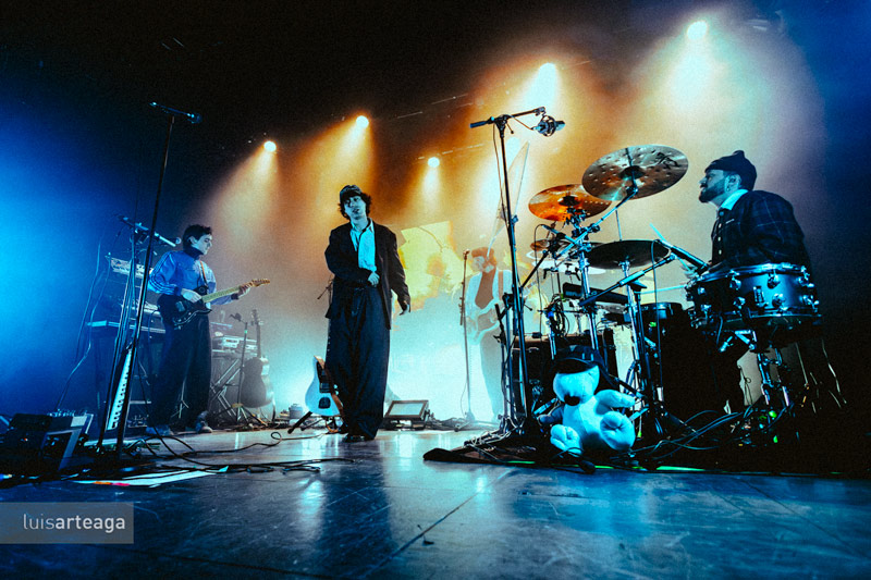 Everlong Magazine tweet media