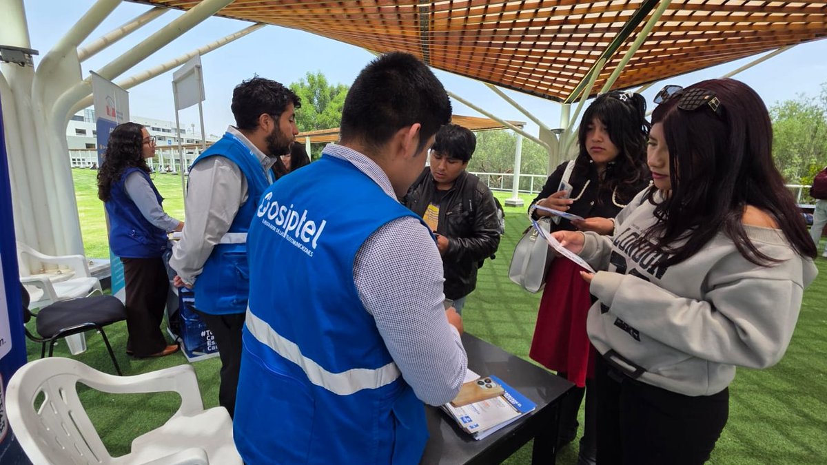 OSIPTEL's tweet photo. Además, les enseñamos a usar las herramientas digitales del Osiptel, como #ChecaTuPlan y #ChecaTusLíneas para que puedan tomar decisiones informadas sobre los servicios de telecomunicaciones.
#DíaDelConsumidor https://t.co/dp4o7b0dVa