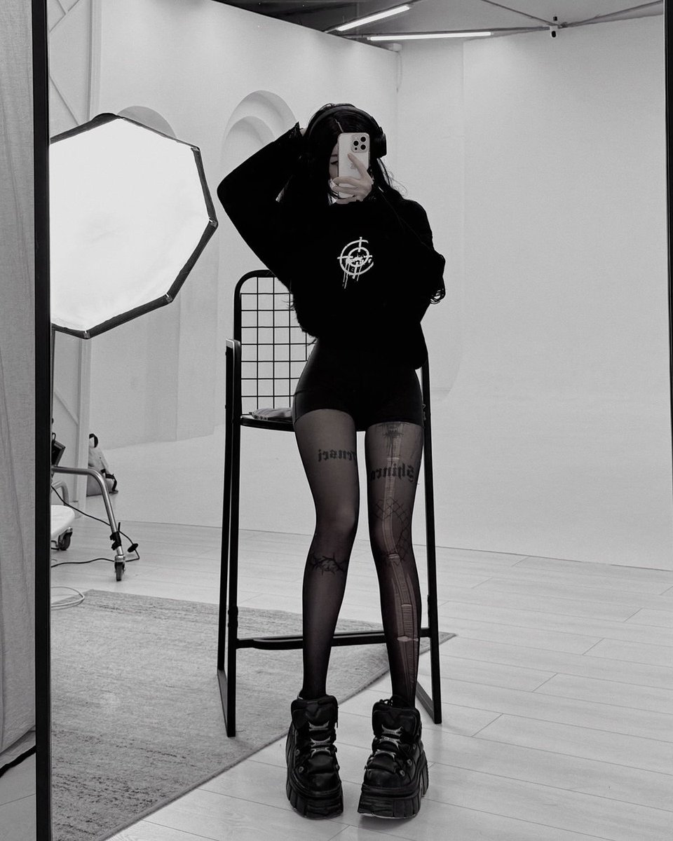 ᴅᴏʟʟʏ ♱ tweet media