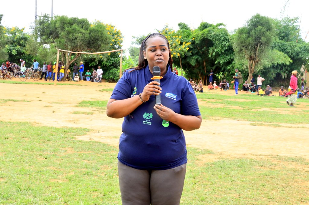 BugeseraDistr's tweet image. Iki gikorwa cyakozwe mu rwego rwo gukomeza ibikorwa by'ubukangurambaga bwo kwimakaza ihame ry'uburinganire, kwita ku muryango no kurengera umwana #GAD, Visi Meya @YImanishimwe  yasabye abaturage gukomeza kwita ku burere bw'abana no kubaka umuryango itekanye kandi ushoboye.