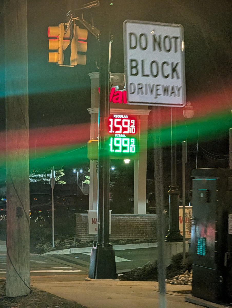 MASTERKAOS777's tweet photo. @Wawa love the money grab in Jersey you greedy fucks. Not even top tier gas but across the street is Sunoco and it's 30 cents cheaper for top tier gas. Haha https://t.co/Am0TPXuIIE