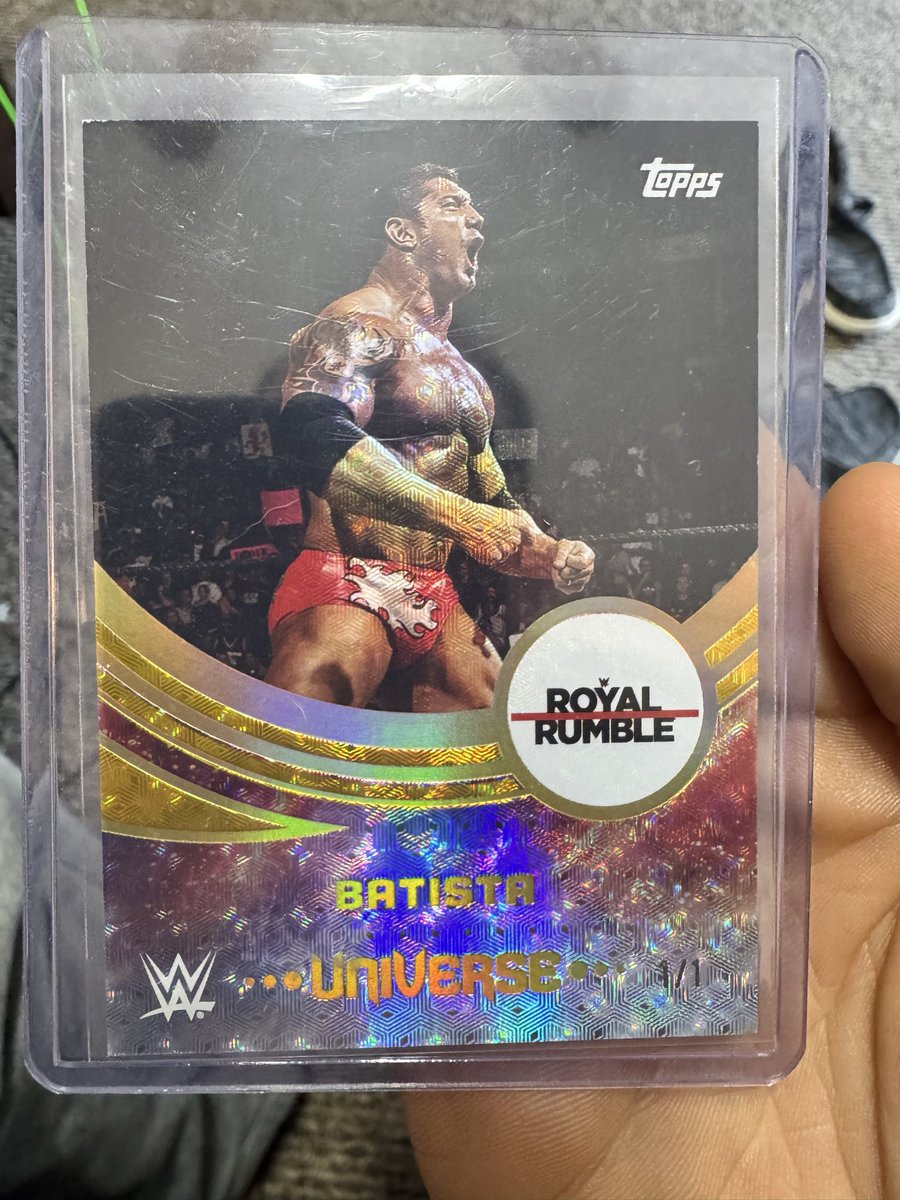 Weeyammm's tweet photo. Just pulled a Topps superfractor!!!! @Topps #topps #wwe #cards #superfractor https://t.co/T3yLIM7pPB