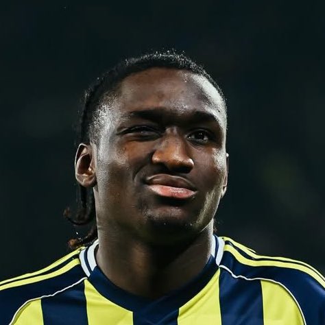 fenanlik's tweet photo. 🚨 Sidiki Cherif’in sırrı disiplinli bir hayata sahip olması. 

🕌 5 vakit namaz
🌙 Oruç
💪 Demir gibi fizik
Sahada ise buz gibi…

🔹Gol anında ayağı titremiyor.

🔹Büyük forvetler yetenekle değil, karakterle çıkar. https://t.co/B4SnouxSP9