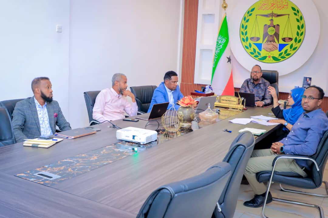 MOLGUDJSL's tweet photo. The Director General of the Ministry of Local Governments and Urban Development of the Republic of Somaliland, Mr. Ali Ige Mahmoud, held a meeting with the Head of UNDP Somaliland, Ms. Samira Hassan.

The meeting focused on strengthening cooperation between the Ministry and UNDP, particularly on decentralization initiatives and exploring ways to continue the progress made under the former JPLG programme by preparing new projects to replace it.

The discussion concluded with a shared understanding and commitment to further enhance collaboration between the Ministry of Local Government and Urban Development and UNDP.