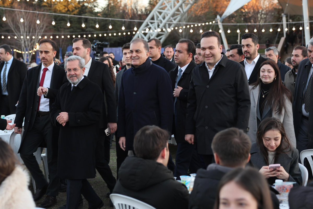 📍Ankara Üniversitesi Güneş Meydanı’ndayız 🙋🏻‍♂️

RAMAZAN 2️⃣0️⃣🌙

Parti Sözcümüz Sayın <a href="/omerrcelik/">Ömer Çelik</a> bakanımız ve Ankara Üniversitesi Rektörümüz Sayın <a href="/necdetunuvar/">Necdet Ünüvar</a> ile birlikte ÜniAK kulübümüzün organizesinde gerçekleştirdiğimiz “Kampüs İçin İftar Vakti” programımızda, 2️⃣0️⃣.0️⃣0️⃣0️⃣’e