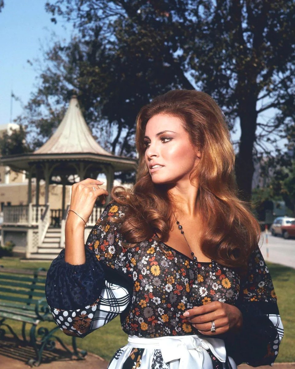 fasc1nate's tweet image. Raquel Welch in mid 1960s.

More brilliant historical photos: bit.ly/4cFoZT1