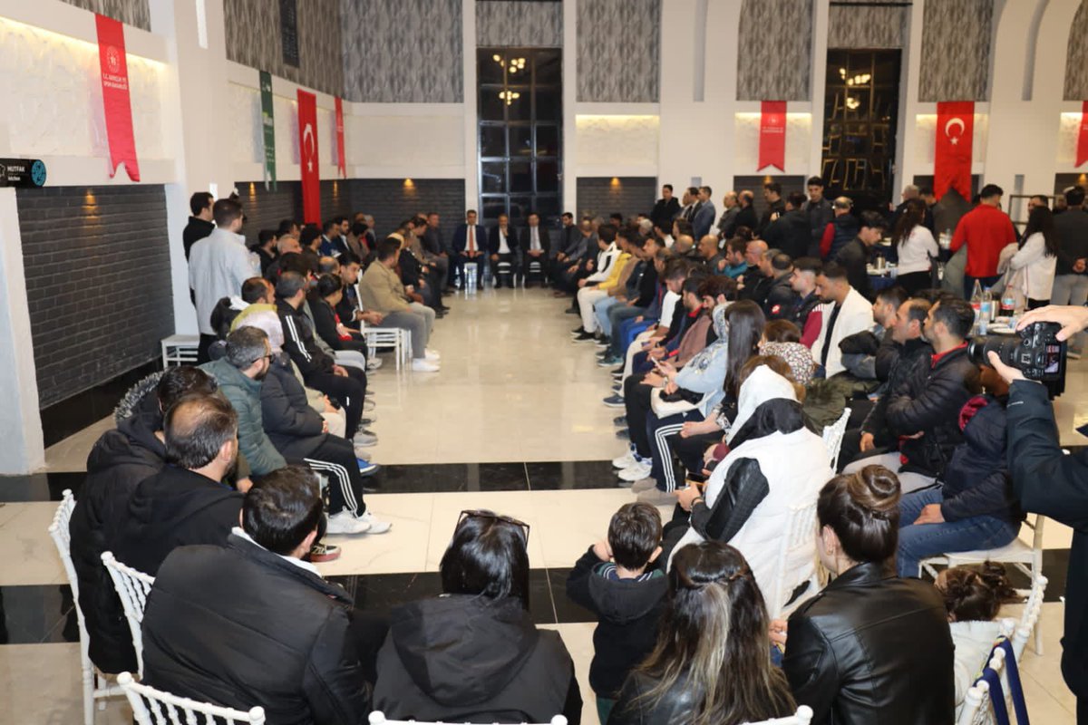 Ramazan, gençlerimizle bir başka güzel...🌙

Ramazan ayının rahmeti ve bereketi ikliminde, Gençlik ve Spor İl Müdürlüğümüz tarafından düzenlenen “Kampüs İftarları” programında Şanlıurfa Valimiz <a href="/hasansildak/">Hasan ŞILDAK</a> ile birlikte Üniversiteli gençlerimizle gönül sofrasında bir araya