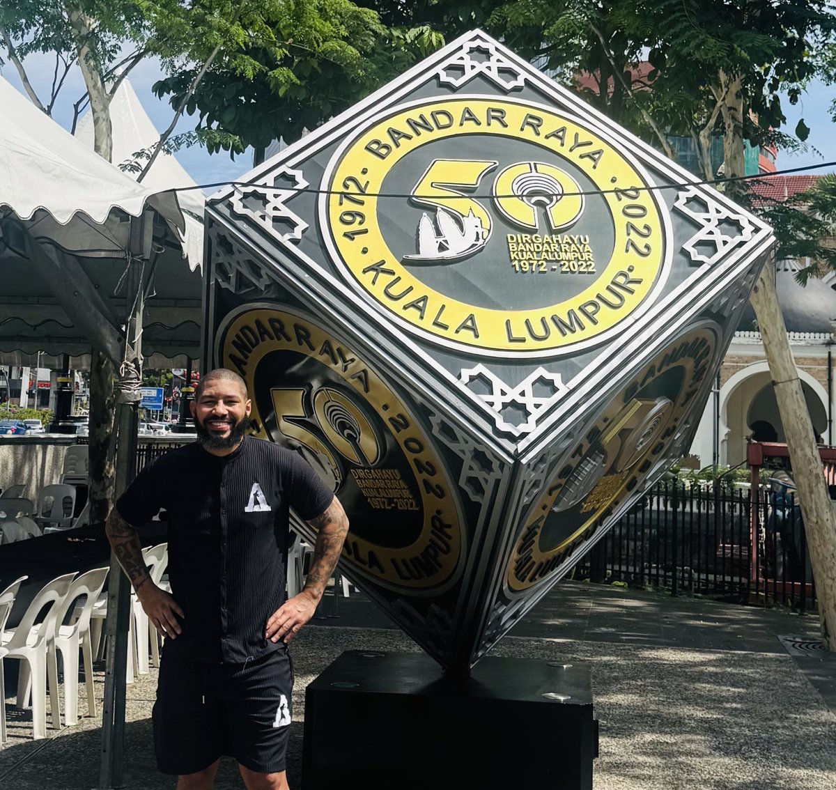 AshleyTheophane's tweet photo. Ramadan in Kuala Lumpur 🌙 Exploring the markets around Chinatown this morning before heading to the mosques for prayer and reflection. A special experience seeing the Ramadan atmosphere across the city. #Ramadan #KualaLumpur #MosqueVisit #RamadanJourney #Travel 🇲🇾 https://t.co/fEoFj0m4If