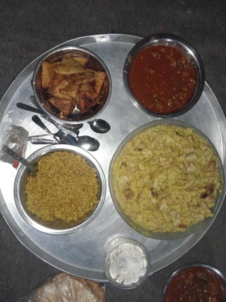 Şükürler olsun Tanrı'ya, bugünkü kahvaltımız mercimekti Okra stew and samosa pastries 🍲
Bize bugün için yiyecek sağlayan Tanrı'ya şükürler olsun ve O'ndan bizi kutsamaya devam etmesini ve lütfunu kesmemesini diliyoruz.