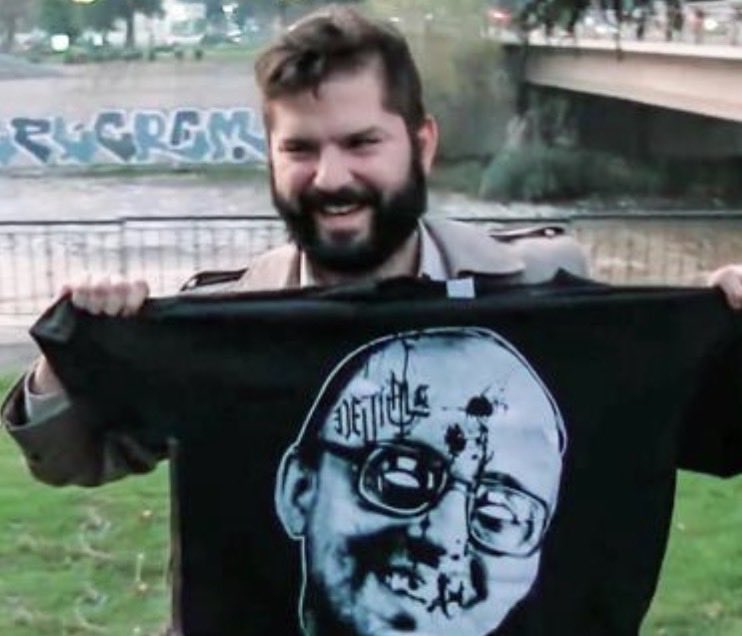 <a href="/GabrielBoric/">Gabriel Boric Font</a> Este no eres tú celebrando el asesinato de un senador Chileno? 

“banalidad del mal” dice el izquierdista defensor de dictaduras. Adios ellex no binario, no te extrañaremos.