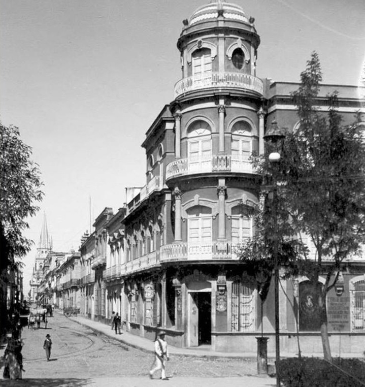 Calle San Francisco, ahora Av. 16 de Septiembre esquina Prisciliano Sánchez a principios del siglo XX.
#Guadalajara