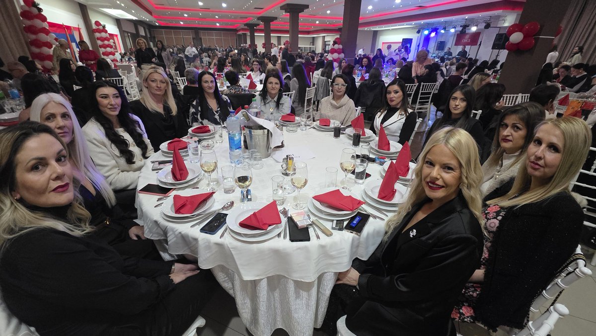 Вечерас, на позив наших коалиционих партнера из Градског одбора СНСД Бијељина, са задовољством присуствујем прослави Међународног дана жена заједно са представницама Актива жена Покрета за Бијељину. 

Снага наше коалиције лежи у узајамном поштовању и заједничкој борби за бољу