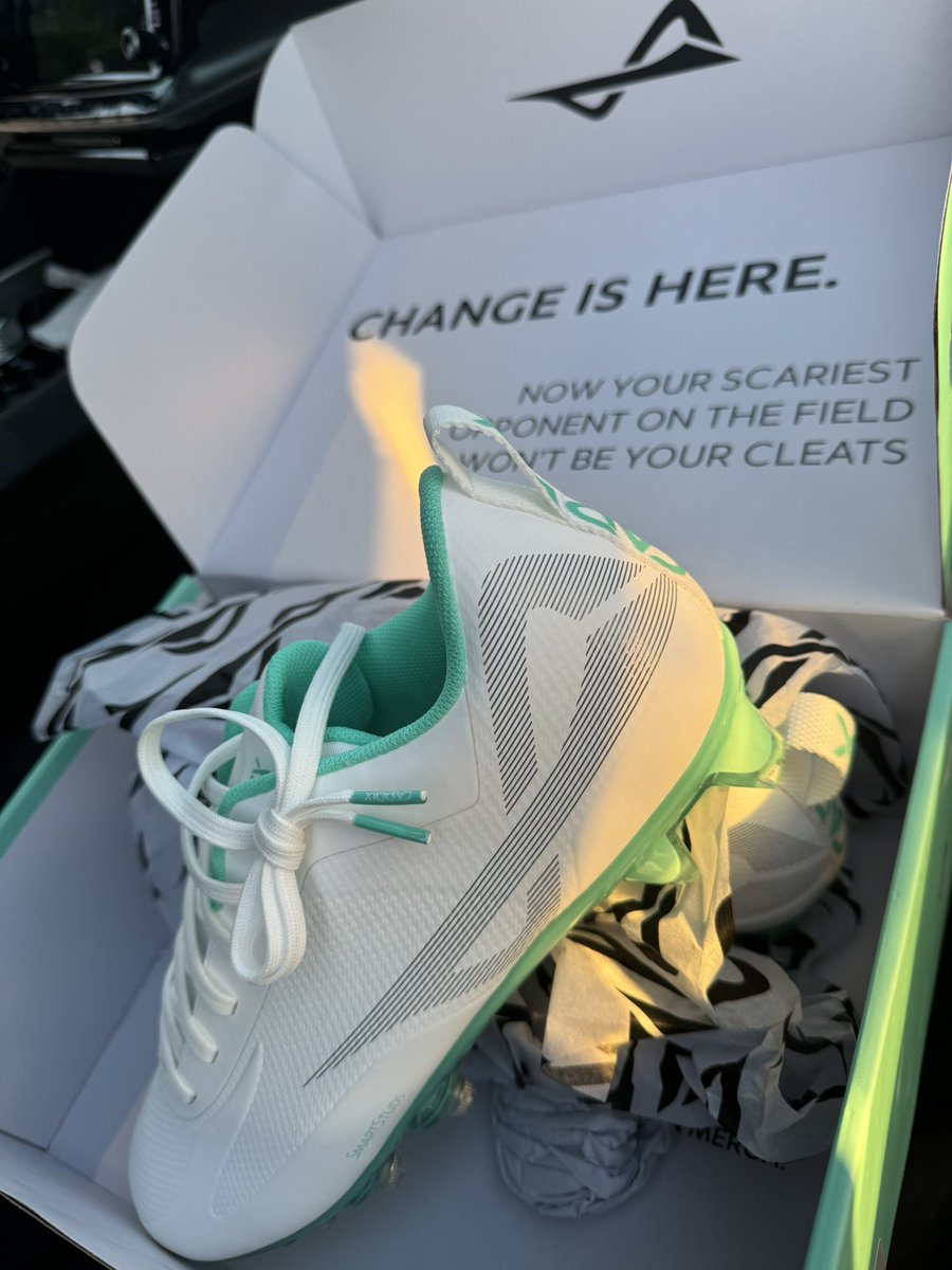 Dom_marino4's tweet photo. Thrilled to join the @caddixcleats team as the State of Florida Sales Representative!

My former teammate invented Smart Stud Technology, the only cleat where the stud can flex and spin enough to reduce rotational force responsible for knee and ankle injuries. 

Dm for a fitting! https://t.co/XM8odMVWW1