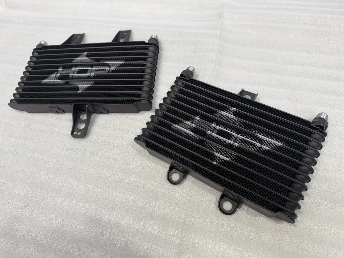 bp_nakayama's tweet photo. オイルクーラーに放熱HDPヒートリリース施工!
筑波サーキットで年2回行われるテイストオブツクバ参戦車両。聞けば誰もが知ってる車両です!
確実に高効果は期待出来ますが、先ずはテストから!
#Taste of Tsukuba
#HARCULES
#ハーキュリーズ
#SUPER MONSTER Evolution
#スーパーモンエボ
#空冷エンジン
#オイルクーラー
#株式会社三陽
#ブレインエンタープライズ
#BPナカヤマ