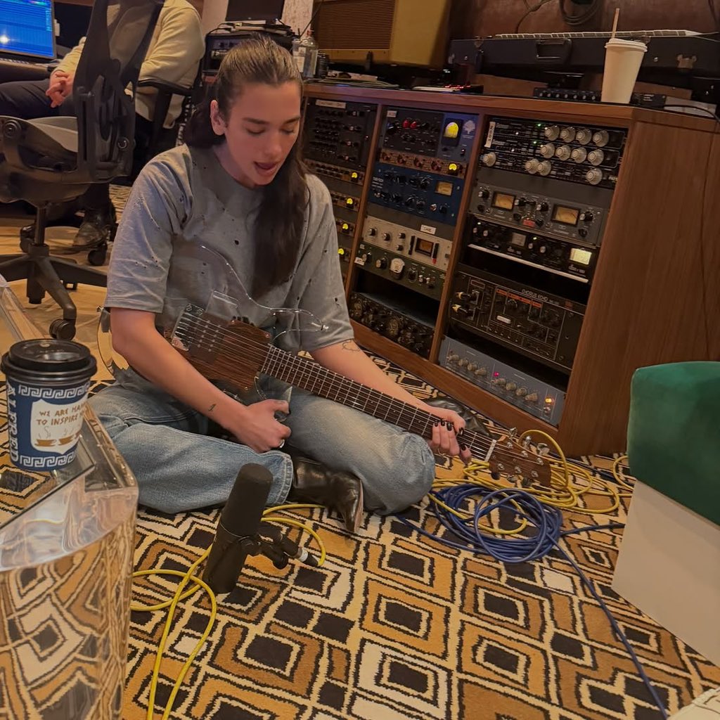 DUA LIPA tweet media