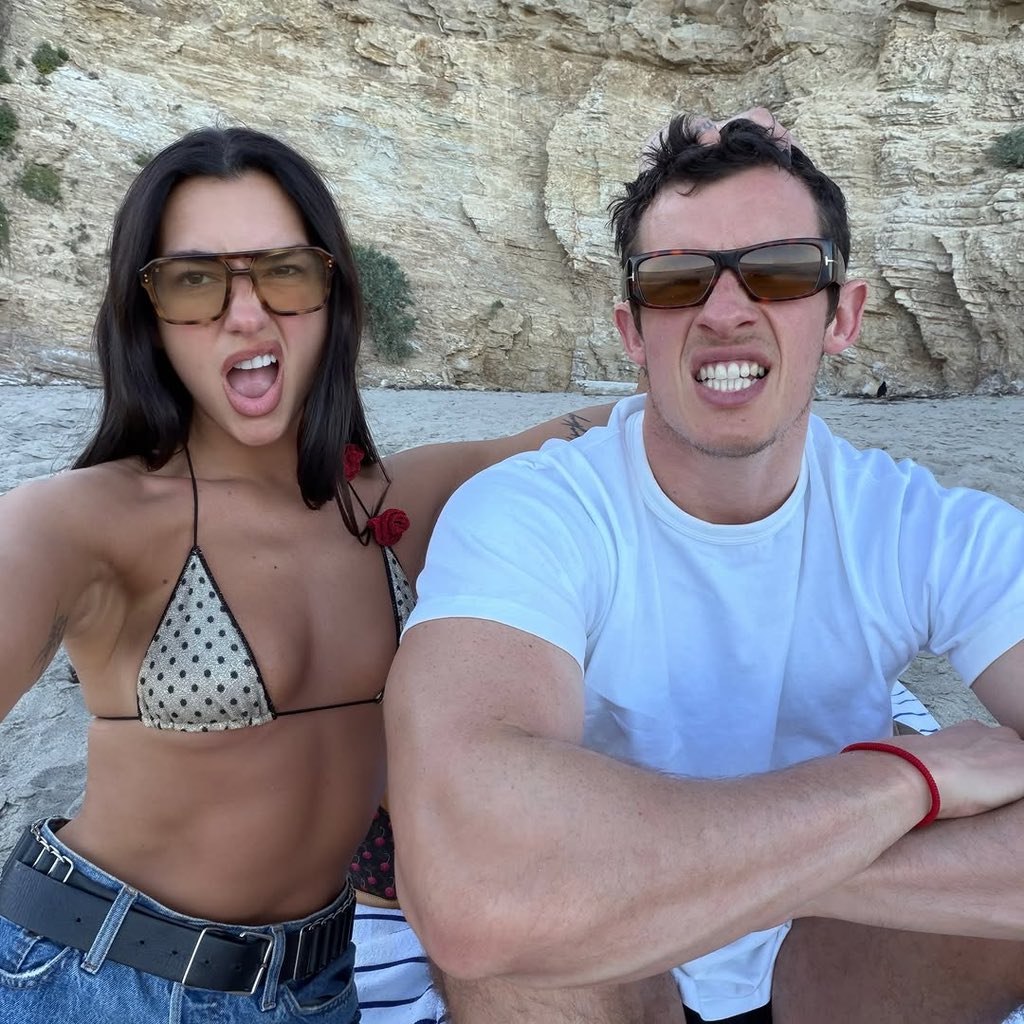 DUA LIPA tweet media