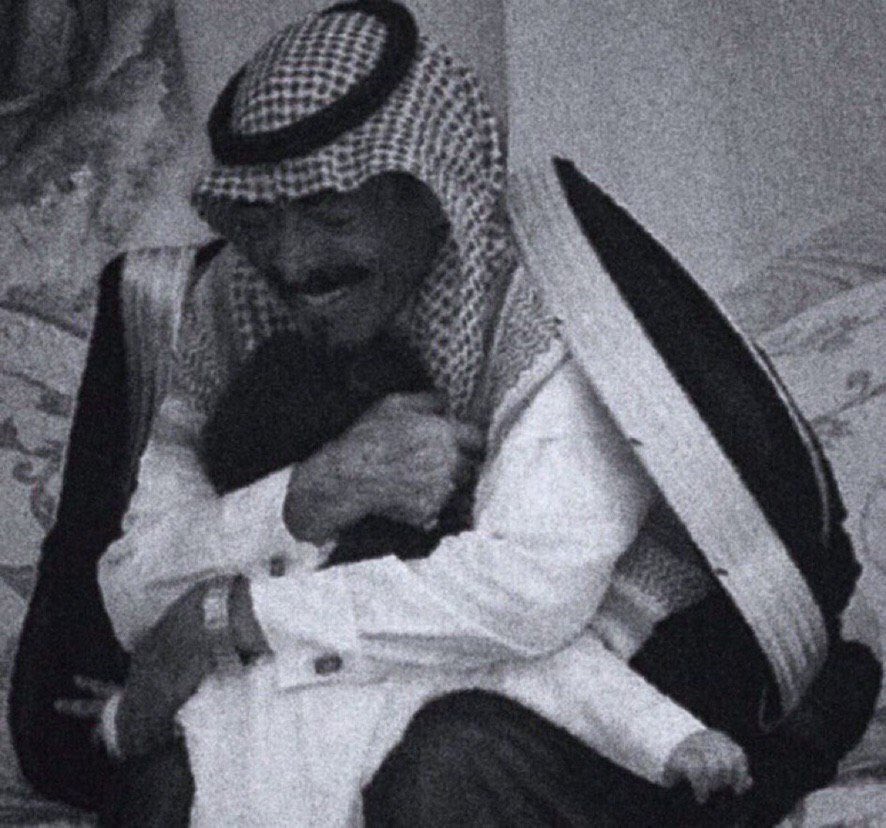 9897_x's tweet photo. انا بعد حبه تايب من هوى الخفرات
وقلبي قفل باب المواليف من عقبه

احبه محبة شايبٍ ذره بنيات
وتالي العمر جاله وّليْد وتعلق به . https://t.co/pDX9Bn6f5x