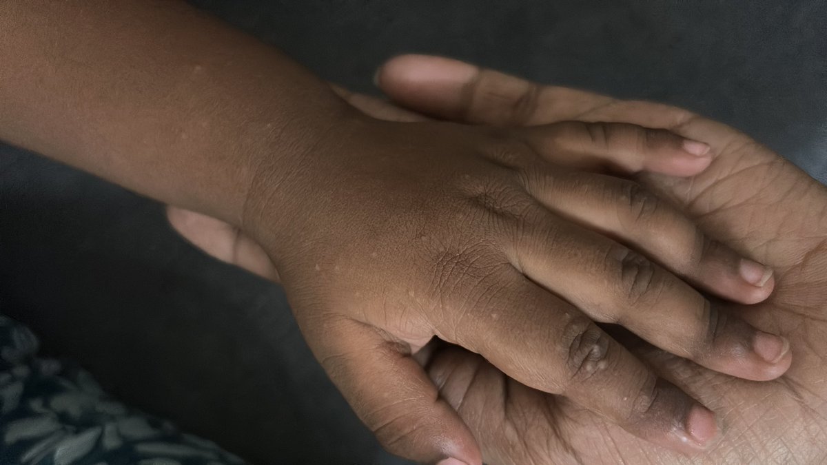 mani_peculiar tweet media