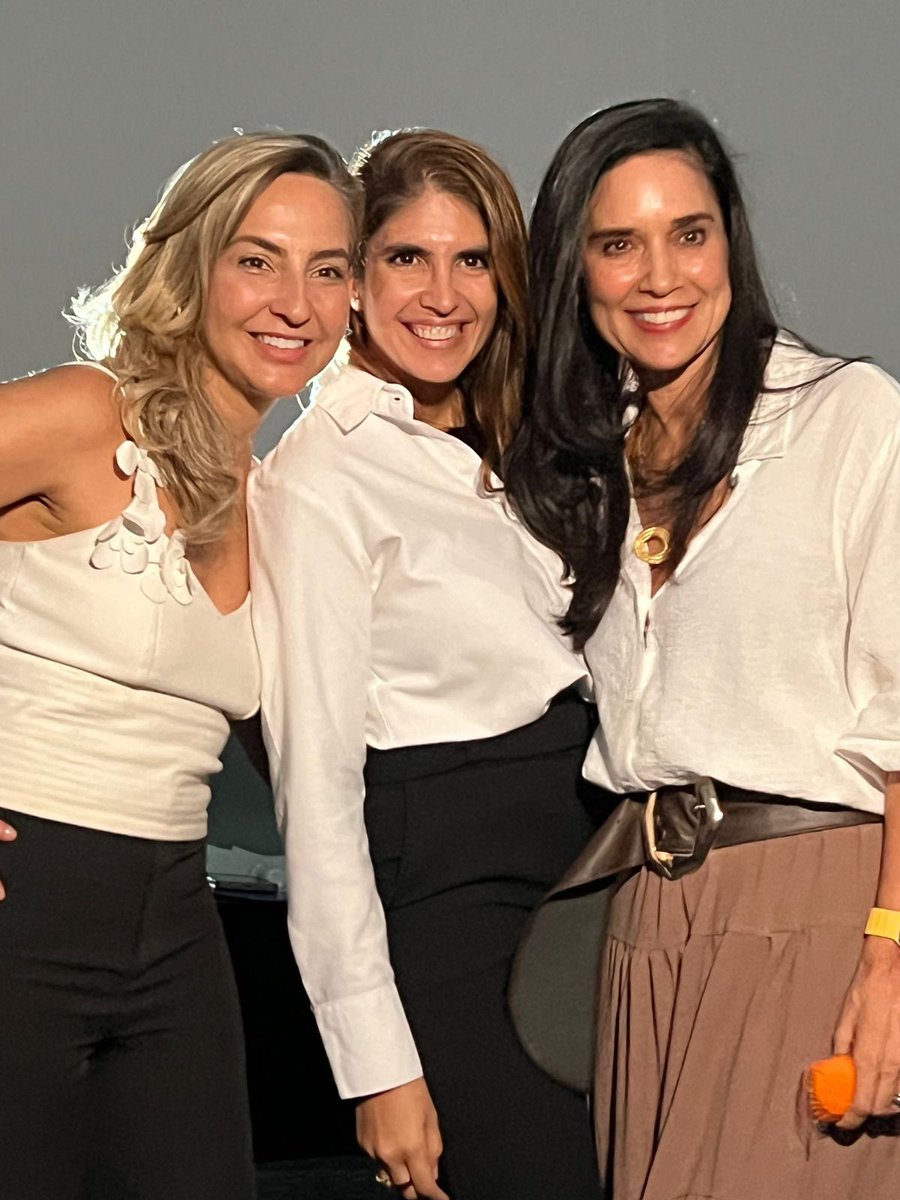 Carolina Duran 🩷💚 tweet media