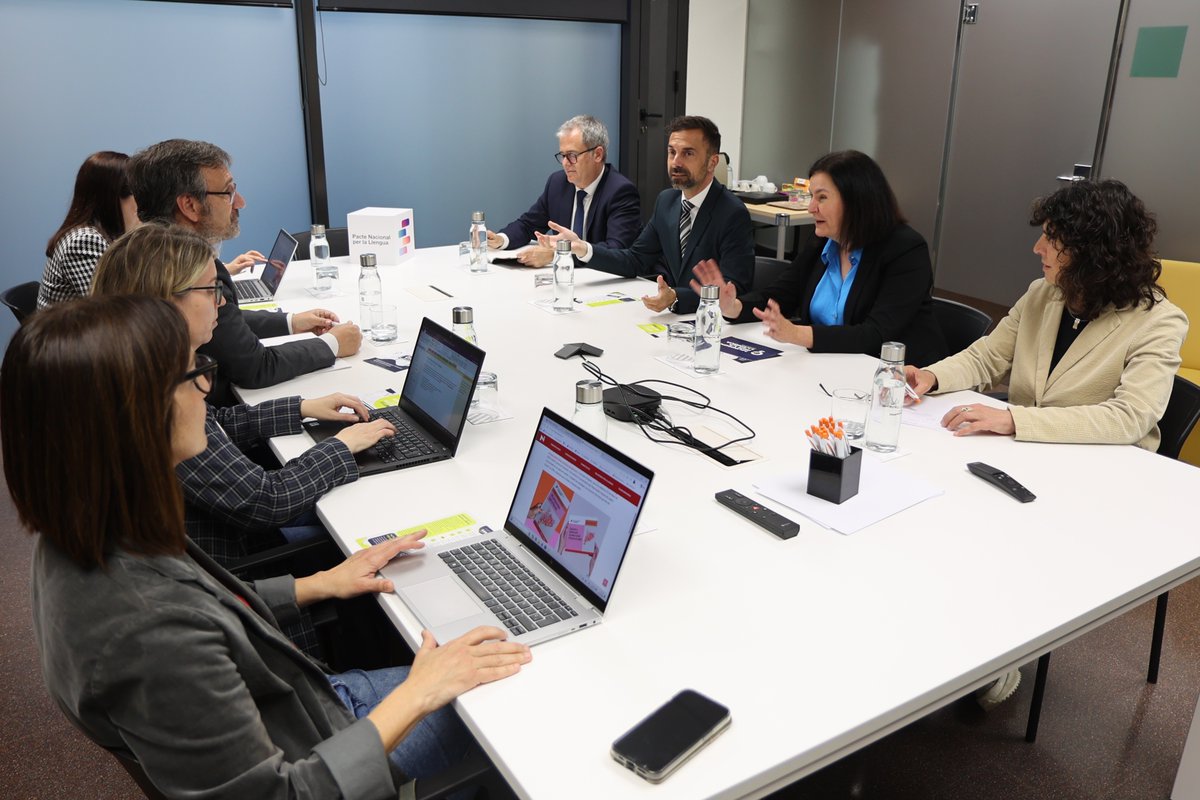 Política Lingüística tweet media