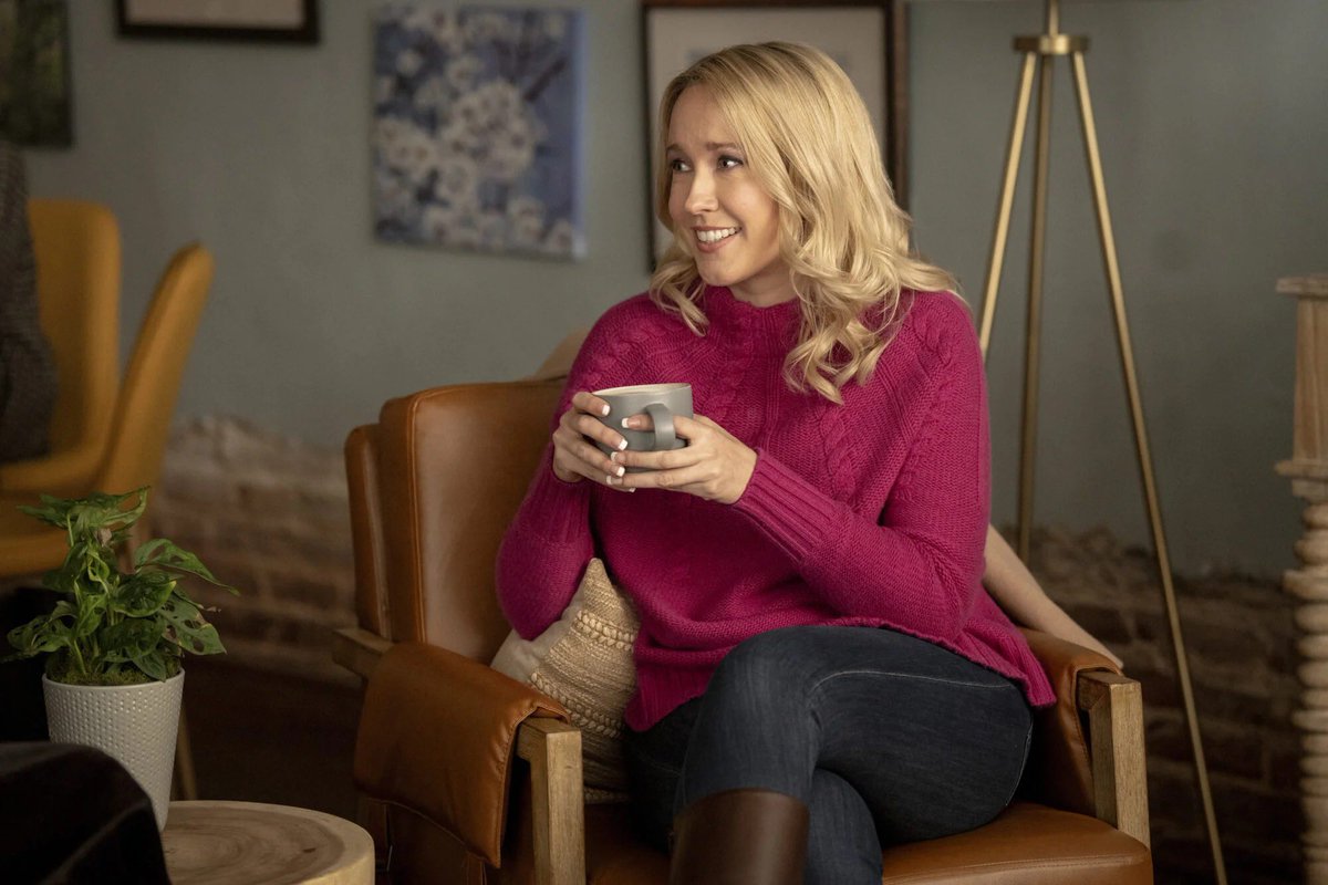 cinestera's tweet photo. “Eles não colocaram muita coisa no roteiro, então eu tive que dar meu jeito.” 

- Anna Camp em recente entrevista sobre pânico 7, onde ela destaca o quão fraco era o roteiro do filme, e como sua personagem é mal escrita e desenvolvia https://t.co/2pUxuHjLQh