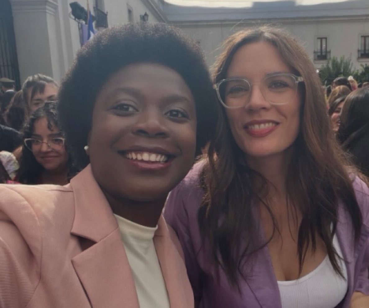 Esta negra mugrosa es la primera que debe ser deportada a la selva donde pertenece y hacerle la vida imposible desde mañana se llama “Sandy Joseph”