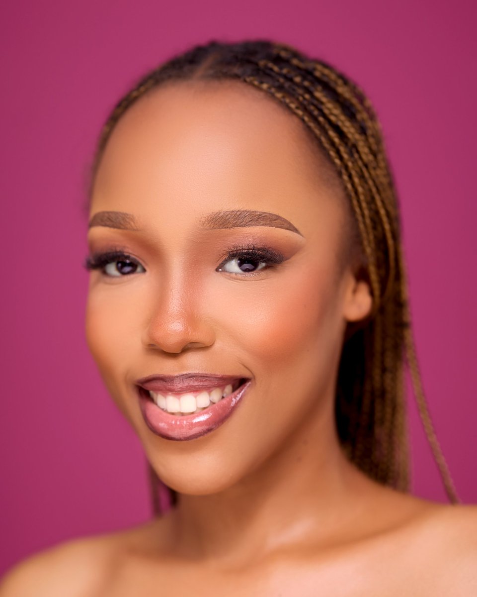 Manassrex's tweet image. BEAUTY PORTRAIT 
Le détail fait la perfection.
.
#BeautyPhotography #MakeupInspo, #GlowUp #BraidsGang