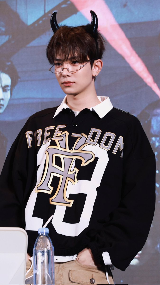 ir37807's tweet photo. RETRACT YOUR STATEMENT LET HEESEUNGG DO SOLO ACTIVITIES WHILE BEING AN ENHYPENN MEMBER 
@BELIFTLAB 

#BELIFTLABTREATENHYPENBETTER 
#HEESEUNG 
#ENHYPENIS7 
#COMEBACKHEESEUNG

ENHYPEN HOMEE
#ENHYPEN_IS_7 
#ENHYPEN_HOME 
#Alwayswithyou_ https://t.co/NK26sLj3yY