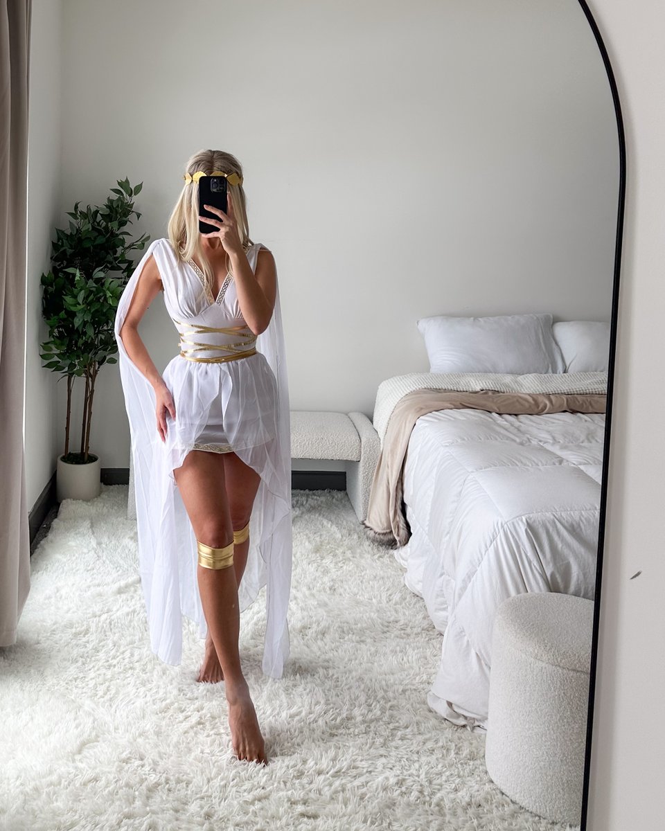 MissHadleyFox's tweet image. Your greek goddess is here, how are you showing your devotion?