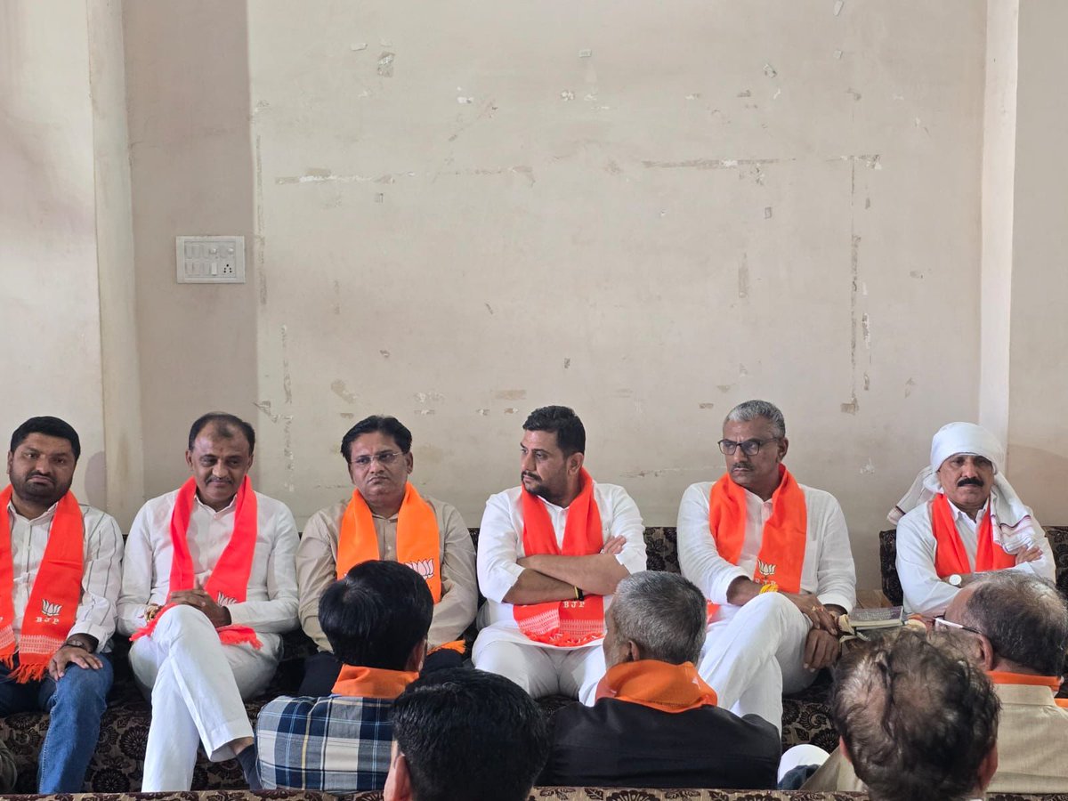 rydesai1's tweet photo. ભચાઉ મધ્યે જિલ્લા ભાજપ અધ્યક્ષ શ્રી દેવજીભાઈ વરચંદ અને કચ્છ જિલ્લા ભાજપ સંગઠન ના નવનિયુક્ત પ્રભારી શ્રી ફલજીભાઈ ચૌધરીજીએ ભચાઉ શહેર અને તાલુકા ભાજપના કાર્યકર્તાઓ સાથે સંગઠનાત્મક બેઠક કરી માર્ગદર્શન આપ્યું. 

#BJPKutch https://t.co/7vbfmowrts