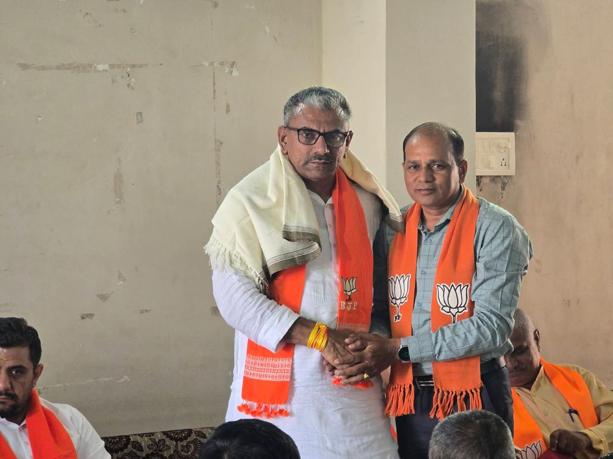 rydesai1's tweet photo. ભચાઉ મધ્યે જિલ્લા ભાજપ અધ્યક્ષ શ્રી દેવજીભાઈ વરચંદ અને કચ્છ જિલ્લા ભાજપ સંગઠન ના નવનિયુક્ત પ્રભારી શ્રી ફલજીભાઈ ચૌધરીજીએ ભચાઉ શહેર અને તાલુકા ભાજપના કાર્યકર્તાઓ સાથે સંગઠનાત્મક બેઠક કરી માર્ગદર્શન આપ્યું. 

#BJPKutch https://t.co/7vbfmowrts